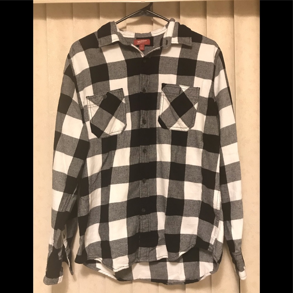 Men’s Plaid button down shirt